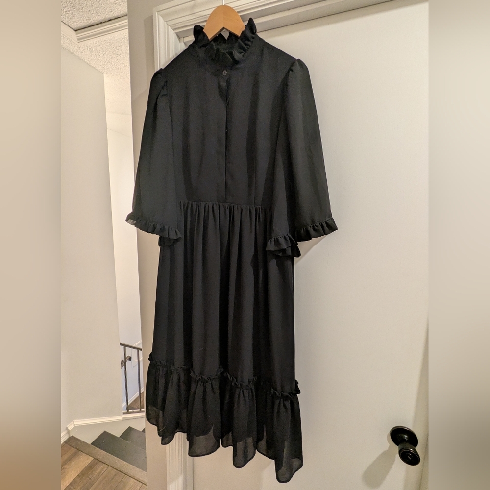 Dainty Jewells Black Delightfully Dainty Flutter Sleeve Dress - M
